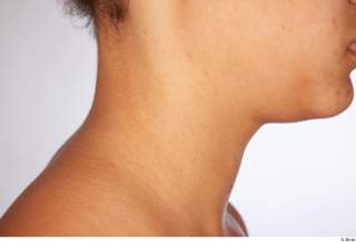 Umaira neck 0008.jpg